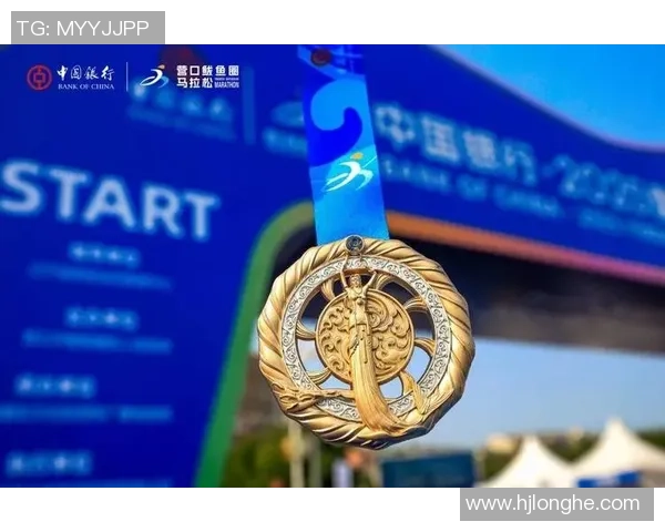 一切的努力与坚持终成辉煌时刻，奖杯高高在上闪耀着荣耀的光芒